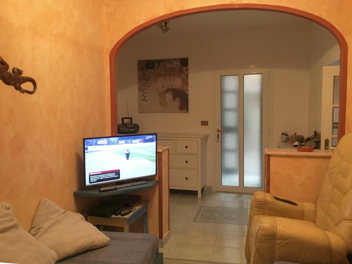 La Casa Di Zoe Lejlighed Uscio Eksteriør billede
