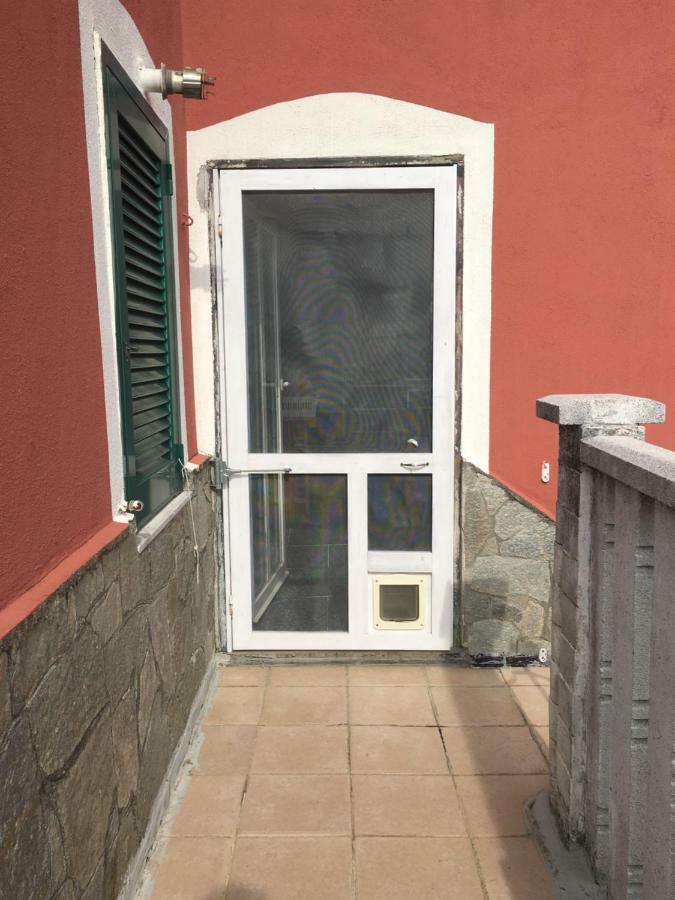 La Casa Di Zoe Lejlighed Uscio Eksteriør billede